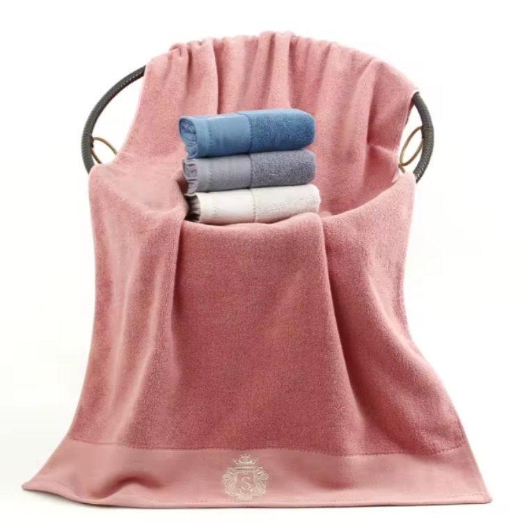 Custom Embossed Jacquard Embroidery logo Gym Towel Cotton Outdoor Sports Bath Towels for for Gym Fitness Yoga